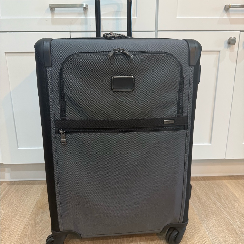 Tumi Alpha 2 Expandable - Short Trip Anthracite